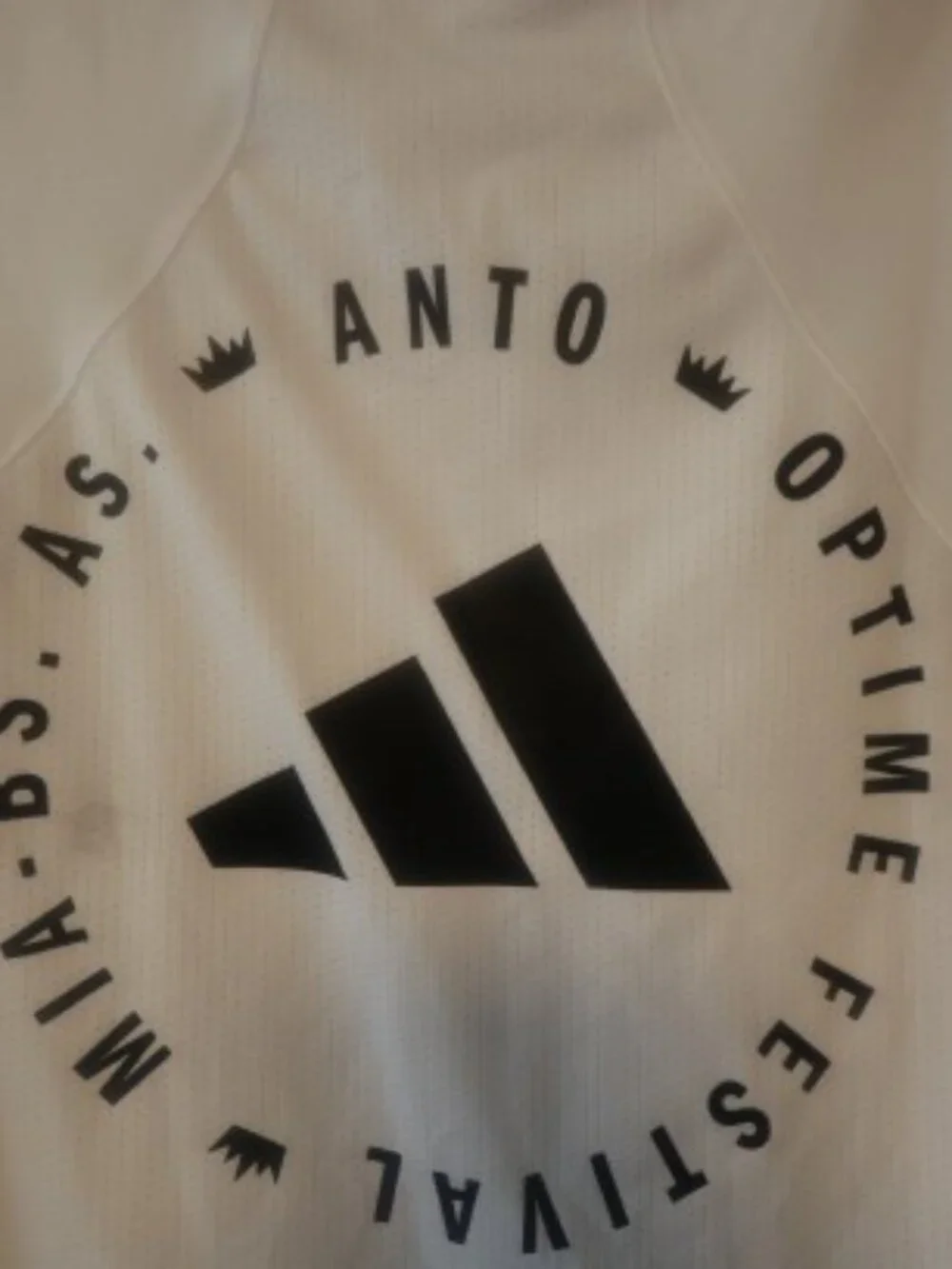 Adidas t-shirt 